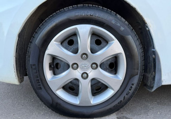 Подержанный автомобиль Hyundai Solaris Sedan 2011 года (12 фото)