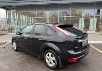 Подержанный автомобиль Ford Focus Hatchback 2008 года (7 фото)