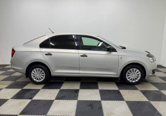 Подержанный автомобиль Skoda Rapid Liftback 2016 года (4 фото)