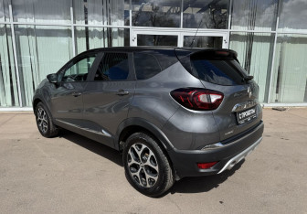 Подержанный автомобиль Renault Kaptur 2016 года (7 фото)