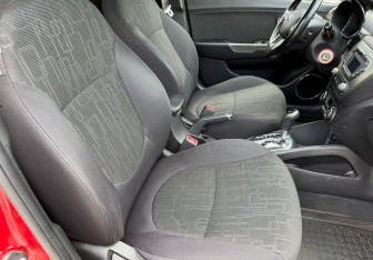 Подержанный автомобиль Kia Rio Sedan 2013 года (9 фото)