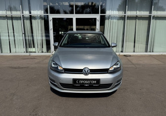Подержанный автомобиль Volkswagen Golf Hatchback 2013 года (2 фото)