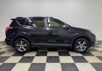 Подержанный автомобиль Toyota RAV4 2015 года (4 фото)