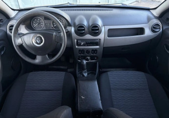 Подержанный автомобиль Renault Sandero 2010 года (9 фото)