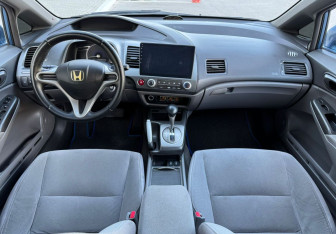 Подержанный автомобиль Honda Civic Sedan 2007 года (10 фото)