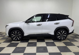 Подержанный автомобиль Geely Atlas 2023 года (8 фото)