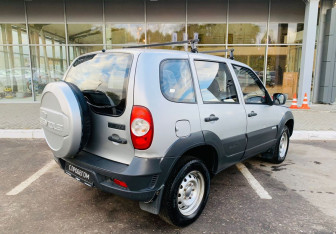 Подержанный автомобиль Chevrolet Niva 2012 года (5 фото)