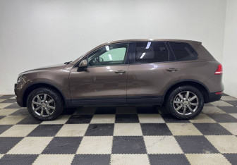 Подержанный автомобиль Volkswagen Touareg 2012 года (8 фото)
