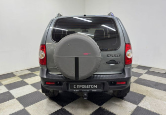 Подержанный автомобиль Chevrolet Niva 2014 года (6 фото)