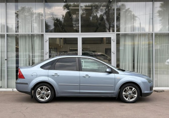 Подержанный автомобиль Ford Focus Sedan 2006 года (4 фото)