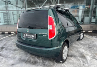 Подержанный автомобиль Skoda Roomster 2010 года (5 фото)