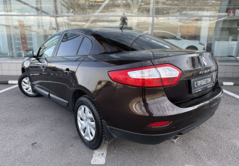Подержанный автомобиль Renault Fluence 2014 года (7 фото)