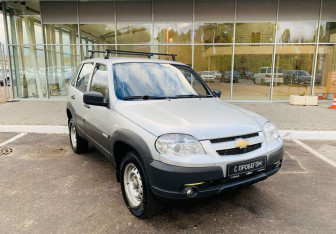 Подержанный автомобиль Chevrolet Niva 2012 года (3 фото)