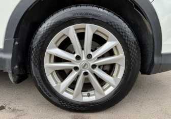 Подержанный автомобиль Nissan Qashqai 2015 года (12 фото)
