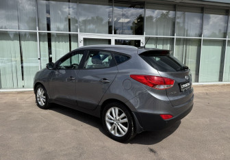 Подержанный автомобиль Hyundai ix35 2012 года (7 фото)