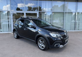 Подержанный автомобиль Renault Sandero 2019 года (3 фото)