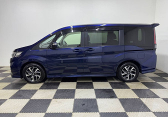 Подержанный автомобиль Honda Stepwgn 2019 года (8 фото)