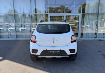 Подержанный автомобиль Renault Sandero 2022 года (6 фото)