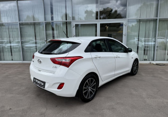Подержанный автомобиль Hyundai i30 Hatchback 2012 года (5 фото)