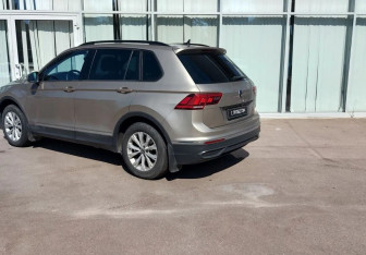 Подержанный автомобиль Volkswagen Tiguan 2021 года (7 фото)