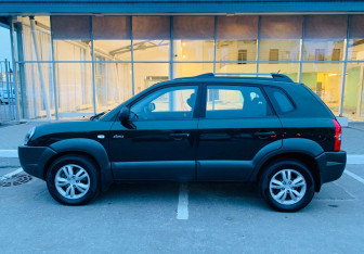 Подержанный автомобиль Hyundai Tucson 2008 года (8 фото)