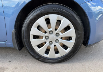 Подержанный автомобиль Kia Ceed Hatchback 2013 года (12 фото)