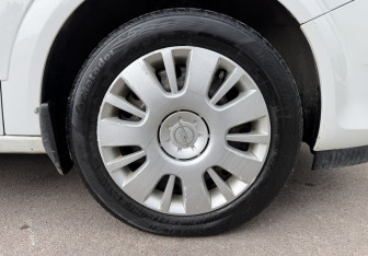 Подержанный автомобиль Opel Astra Sedan 2012 года (12 фото)