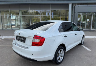 Подержанный автомобиль Skoda Rapid Liftback 2016 года (5 фото)
