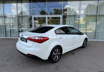 Подержанный автомобиль Kia Cerato Sedan 2016 года (5 фото)