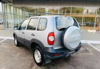 Подержанный автомобиль Chevrolet Niva 2012 года (7 фото)