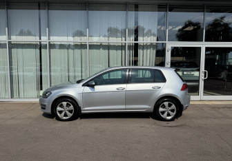 Подержанный автомобиль Volkswagen Golf Hatchback 2013 года (8 фото)