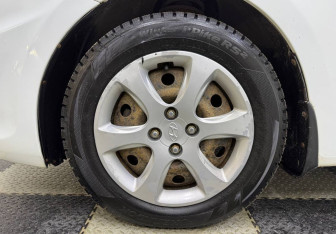 Подержанный автомобиль Hyundai Solaris Hatchback 2014 года (12 фото)