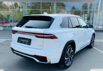 Подержанный автомобиль Geely Monjaro 2024 года (5 фото)