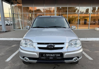 Подержанный автомобиль Chevrolet Niva 2011 года (2 фото)