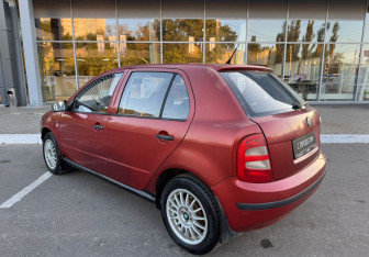Подержанный автомобиль Skoda Fabia Hatchback 2003 года (7 фото)