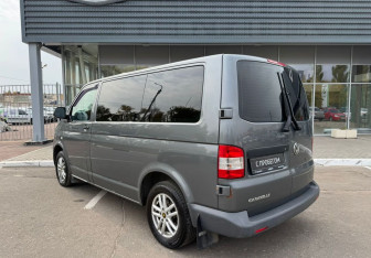 Подержанный автомобиль Volkswagen Caravelle 2012 года (7 фото)