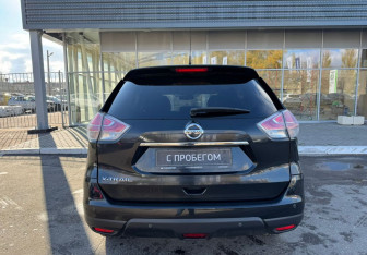 Подержанный автомобиль Nissan X-Trail 2016 года (6 фото)