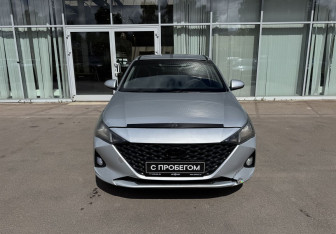 Подержанный автомобиль Hyundai Solaris Sedan 2020 года (2 фото)