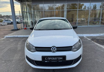 Подержанный автомобиль Volkswagen Polo Sedan 2013 года (2 фото)