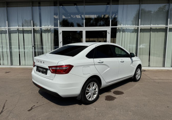 Подержанный автомобиль LADA (ВАЗ) Vesta Sedan 2018 года (5 фото)