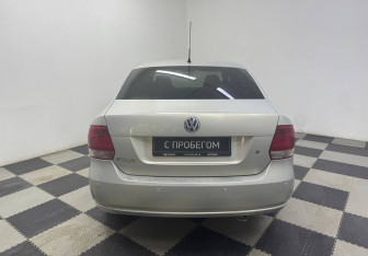 Подержанный автомобиль Volkswagen Polo Sedan 2011 года (6 фото)