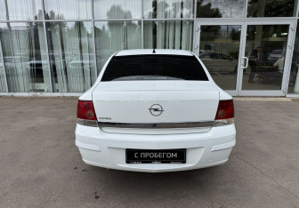 Подержанный автомобиль Opel Astra Sedan 2012 года (6 фото)