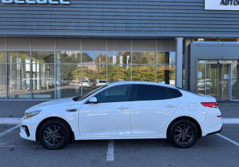 Подержанный автомобиль Kia Optima Sedan 2020 года (8 фото)