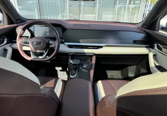 Подержанный автомобиль Geely Monjaro 2023 года (9 фото)