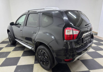 Подержанный автомобиль Nissan Terrano 2017 года (7 фото)