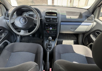 Подержанный автомобиль Renault Symbol 2007 года (9 фото)