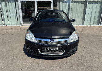 Подержанный автомобиль Opel Astra Hatchback 2012 года (2 фото)