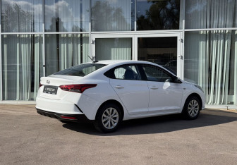 Подержанный автомобиль Hyundai Solaris Sedan 2022 года (5 фото)