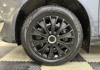 Подержанный автомобиль Skoda Fabia Hatchback 2012 года (12 фото)