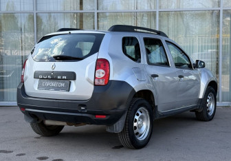 Подержанный автомобиль Renault Duster 2014 года (5 фото)